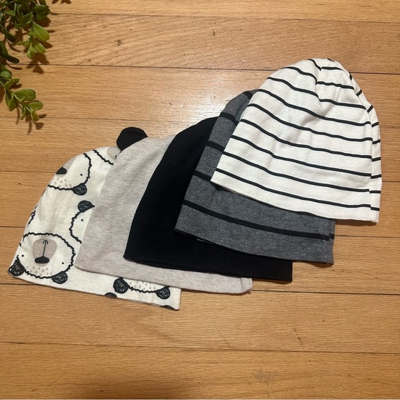Gerber Set of 5 Cotton Hats size 0-6 Months Bears, Stripes Solid Black, White - Picture 3 of 6